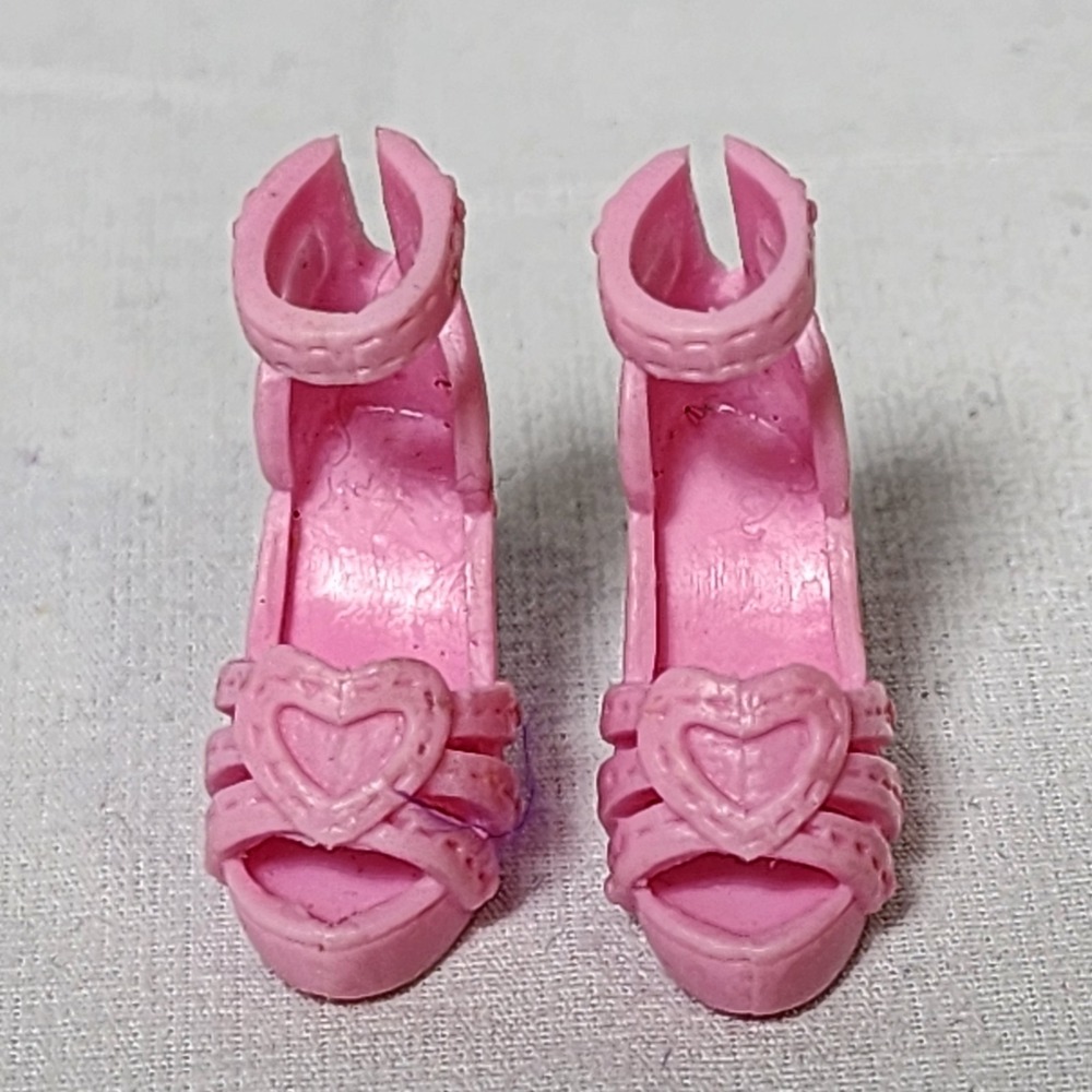 Barbie Doll FASHION shoes-2000s Fashionistas Cut Out lt Pink Wedge Heart Sandals